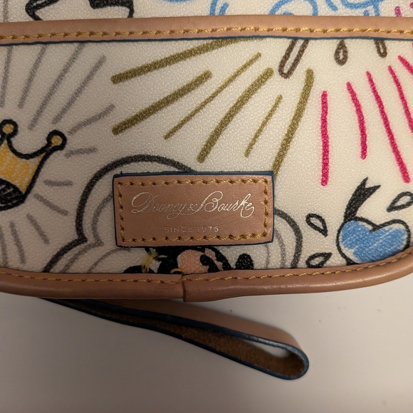 Dooney & Bourke "Sketch" Wristlet In White - Picture 4 of 10